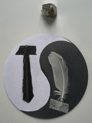 Yin Yang con plumas en scrapbooking